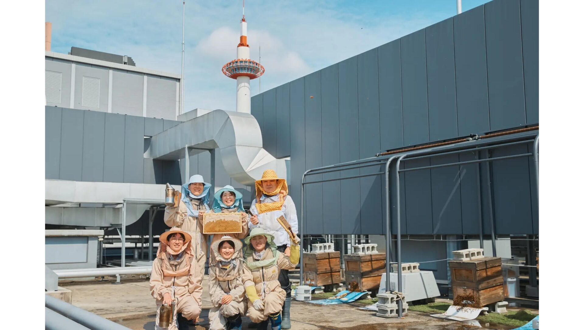 京都のホテルの屋上で、ミツバチを育てる！都市養蜂を見学しながら 