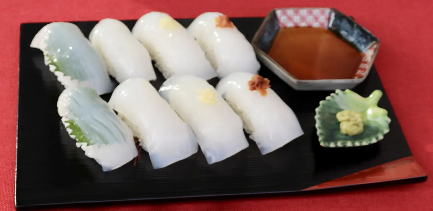 すごいじゃないイカ！？本物そっくりの“次世代イカ風食品”。ナタデココ由来のコリコリ食感、動物性原料は一切不使用で家庭から飲食店まで幅広く対応