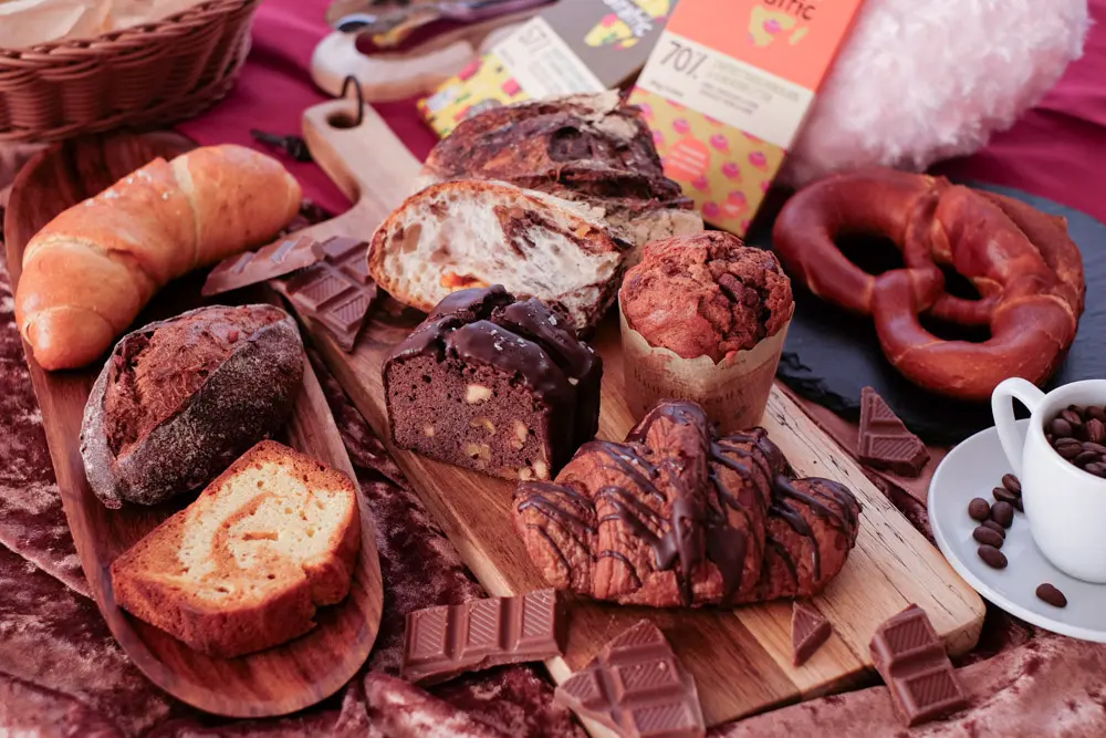 廃棄ロス削減サービスの「rebake」がバレンタイン特製セットを販売