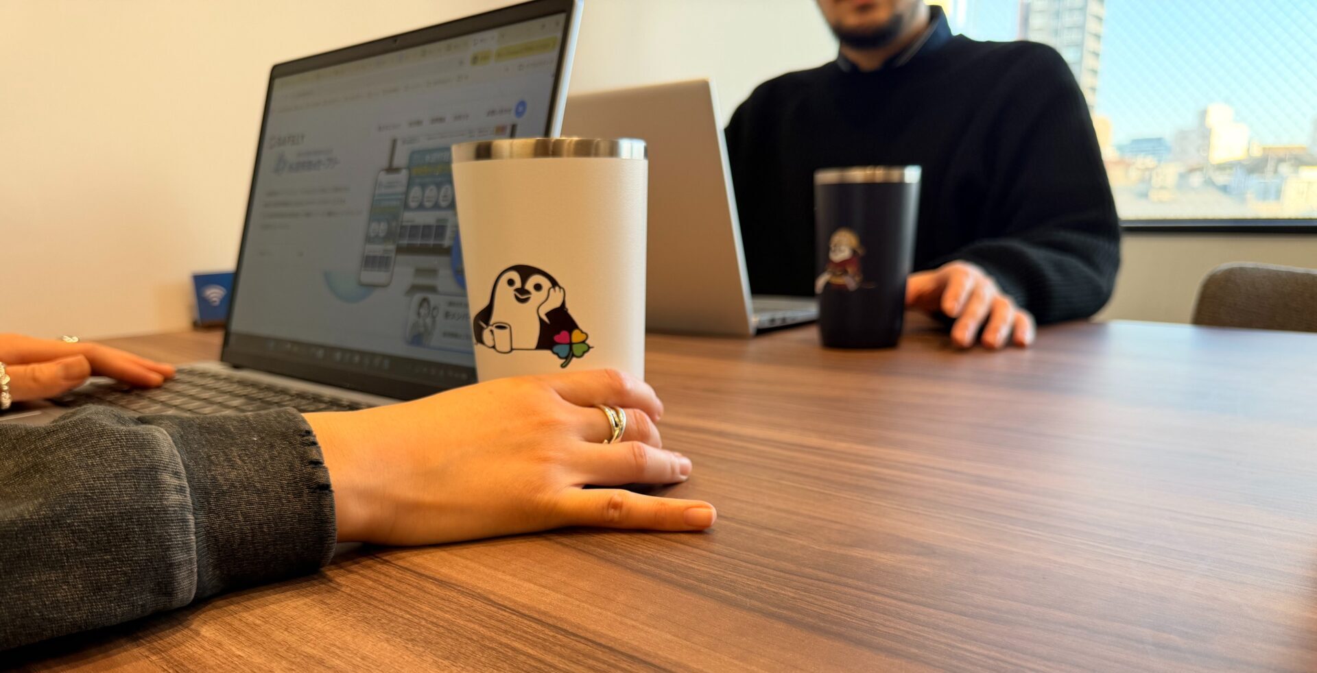 SAFELYが全国500人にマイボトル実態調査、最大の壁は「洗うのが面倒」　AIで“自作デザイン”のボトル配布で社内利用率が50.0％→73.9％に