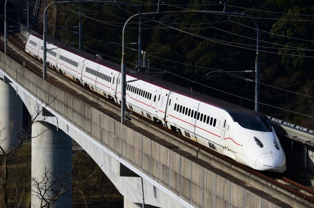 太陽光で新幹線を動かす！ JR九州初、運転用電力の一部へオフサイトPPAを導入　2027年8月から順次開始